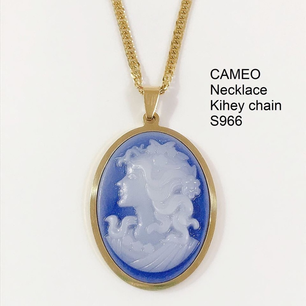 THIS IS NOT REAL GOLD . Stainless Cameo Necklace